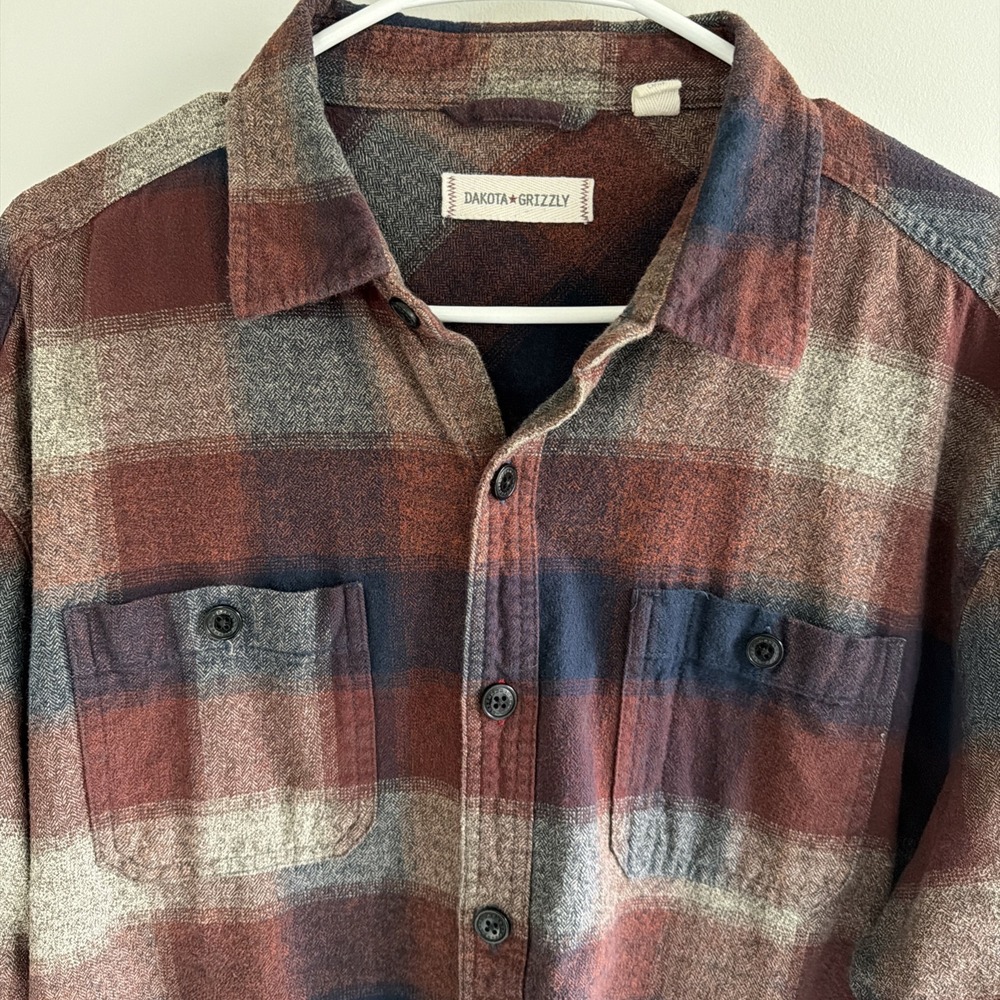 Dakota Grizzly Flannel Button Down Shirt Men's XL Navy Burgundy Tan Cotton - Picture 8 of 10